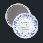Imã Porcelain Blue Floral Weding Favor<br><div class="desc">Um elegante design de casamento com design floral azul,  sósia de porcelana e caligrafia elegante que você pode personalizar com seus detalhes.</div>