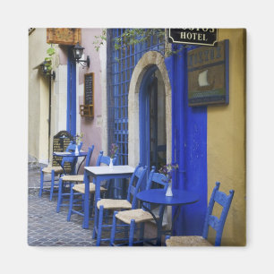 Imã Porta azul colorido e indo para um hotel antigo em