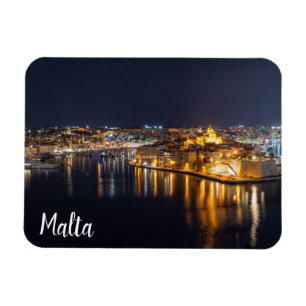 Ímã Porto de Malta iluminado à noite