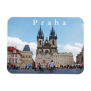 Ímã Praga. Praça da cidade e igreja velhas de Tyn