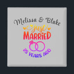 Imã Prata de Nomes Personalizados de Aniversário de Ca<br><div class="desc">Comemore seu vigésimo quinto aniversário de casamento com este ímã personalizado. Edite os nomes em texto preto para o seu ou para o casal que está celebrando este marco. Excelente para um favor do partido também!</div>
