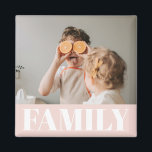 Imã Presente de Foto da Família Rosa Moderno Pastel<br><div class="desc">Presente de Foto da Família Rosa Moderno Pastel</div>