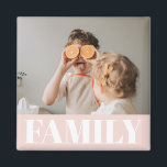 Imã Presente de Foto da Família Rosa Moderno Pastel<br><div class="desc">Presente de Foto da Família Rosa Moderno Pastel</div>