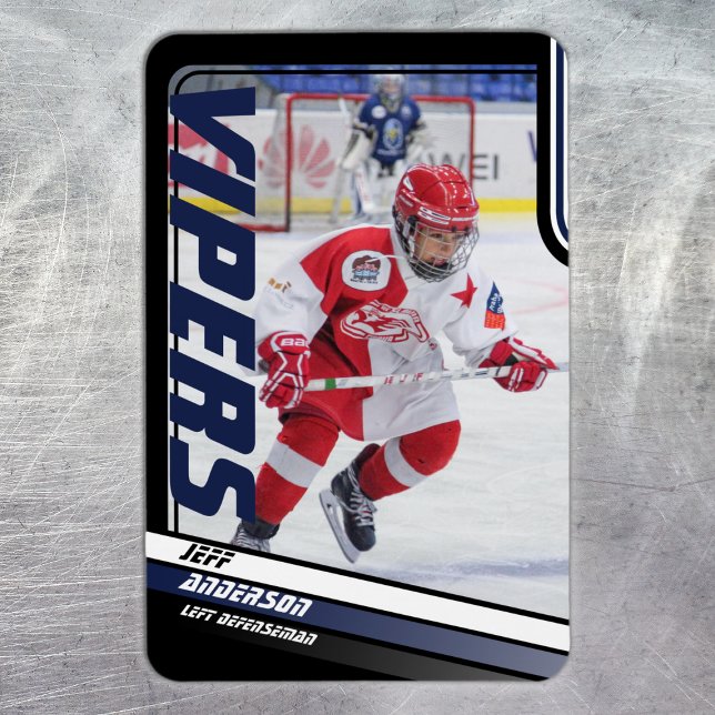 Ímã Presente de jogador de hóquei no gelo em azul dinâ (Ice Hockey: Sleek blue and black magnet featuring customizable player image and team name.)