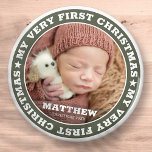 Imã Primeira Maneira de Foto Personalizada do Bebê Mod<br><div class="desc">Esta design simples e clássica é composta por tipografia serif e adiciona uma fotografia personalizada do nome do seu bebê e do seu bebê e do ano de Natal</div>