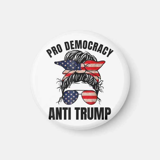 Imã Pro Democracia - Bandeira Americana Anti-Trump (Frente)