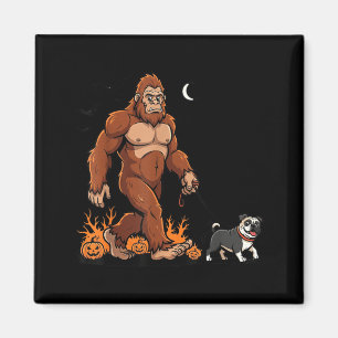 Imã Pug andando Bigfoot Halloween Cachorro Sasquatch E