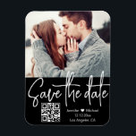 Ímã qr código preto foto de casamento branco salvar da<br><div class="desc">qr código branco moderno manuscrito preto Imã salve a data de fotos de fundo preto personalizado. você pode mudar a cor de fundo e a cor e o estilo da fonte.</div>