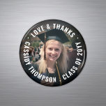 Imã Qualquer Graduação De Texto Agradecemos O Favor Do<br><div class="desc">Adicione um toque personalizado elegante à decoração da faculdade ou da festa de formatura do segundo grau a esses ímãs personalizados de fotos. (DICA DE IMAGEM: Uma maneira fácil de centralizar uma foto exatamente como você deseja é recortá-la antes de carregá-la no site do Zazzle.) Design apresenta uma imagem do...</div>