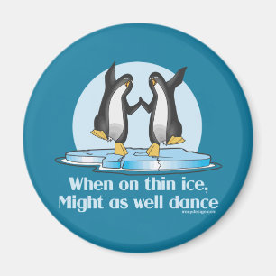 Imã Quando no design engraçado dos pinguins finos do