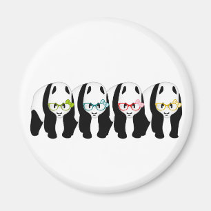 Imã Quatro Pandas vestindo óculos