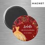 Imã Quinceanera red gold gliter nome do vestido<br><div class="desc">Para uma Quinceañera,  15 festa de aniversário. Um fundo vermelho com brilho de ouro falso,  um vestido e rosas vermelhas,  florais. O nome é escrito com um moderno estilo escrito à mão. Personalize e adicione um nome e data.</div>