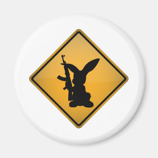 Imã Rabbit com sinal de aviso de arma