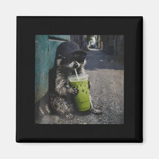 Imã Raccoon drinking matcha latte funny animal meme me