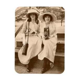 Ímã raparigas com câmara de cerca de 1910