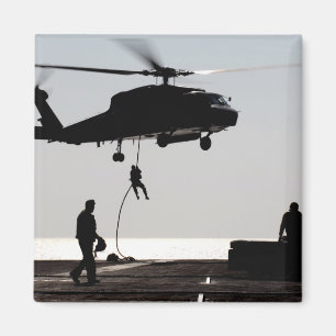 Imã Rápido-corda dos pessoais fora de um SH-60F