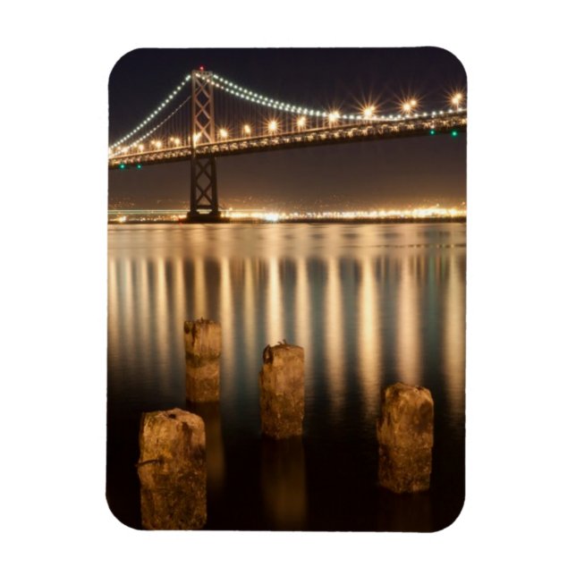 Ímã Reflexões noturnas da ponte de Oakland Bay. (Vertical)