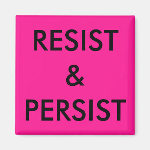 Imã Resista & persista, texto preto corajoso no rosa