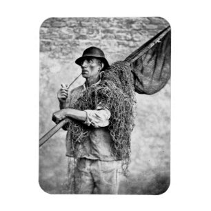 Ímã Retrato de um pescador que leva suas redes (pho de