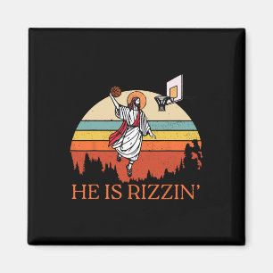 Imã Retro Engraçado Ele É Rizzie Páscoa Cristã Brincan