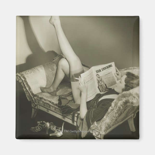 Imã Revista Woman Reading (Frente)