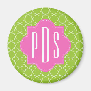Imã Rosa + Monograma verde de Quatrefoil