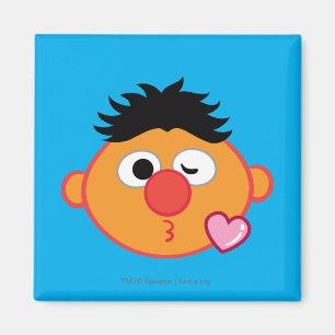 Imã Rosto de Ernie Jogando um Beijo