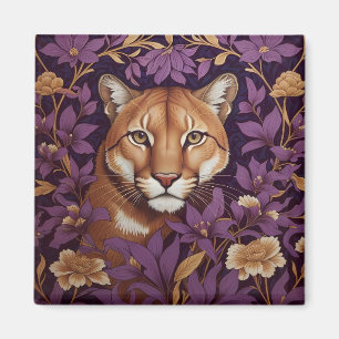 Imã Rosto de Puma Entre Densa Folhagem Roxa e Flores