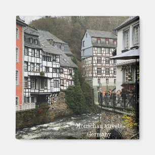 Imã Ruas de Monschau com casas de enxaimel e rio
