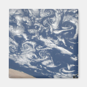 Imã Ruas de vórtice em nuvem ao largo da costa