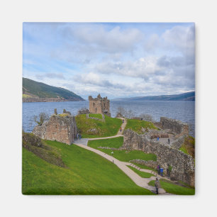 Imã Ruínas do Castelo Urquhart ao longo de Loch Ness,