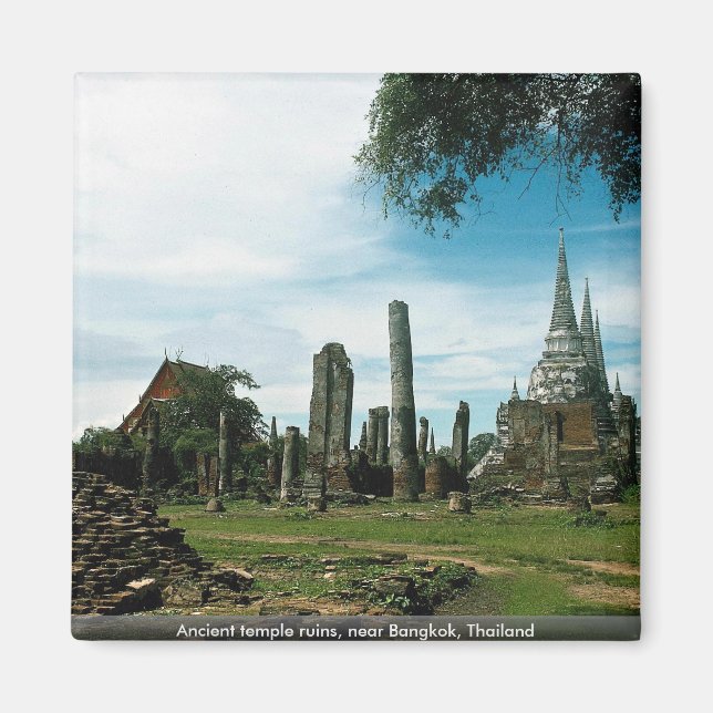 Imã Ruminas do templo antigo, perto de Bangkok, Tailân (Frente)