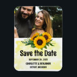 Ímã Rustic Sunflower Weding Save the Date Photo<br><div class="desc">Casamento Rústico de Girassol Salve o Magneta de Foto Data é um design único perfeito para seus convidados para o tema do casamento como rústico, girassol, primavera de verão ou botânico e jardim. Ele apresenta fundo de madeira, modelo para fotografia e texto. Clique no botão personalizar para personalizá-lo com seu...</div>