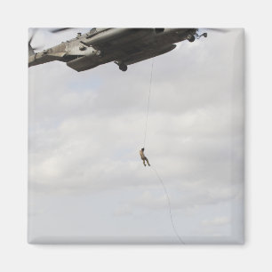 Imã Salário da Força Aérea dirigindo um dispositivo de