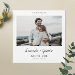 Imã salve a data com foto<br><div class="desc">Este simples casamento personalizado de fotos salvará o ímã de datas que mostra seus nomes em um roteiro de escrita manual animado sob sua foto. Você pode optar por alterar a fonte, a pontuação ou a cor usada para vários elementos de texto deste design. As cores de texto padrão são...</div>