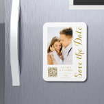 Ímã Salve A Data Dourada Na moda Moderna Casamento Bra<br><div class="desc">Salve a data White Dourada Na moda com Script Modern Wedding Magnets apresenta um fundo branco com sua foto personalizada. Personalize com seu texto editando o texto nas caixas de texto fornecidas e adicione o URL do seu site para o seu código QR personalizado. Projetado para você por ©Evco Studio...</div>