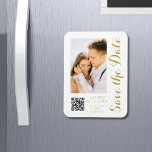 Ímã Salve A Data Dourada Na moda Moderna Casamento Bra<br><div class="desc">Salve a data White Dourada Na moda com Script Modern Wedding Magnets apresenta um fundo branco com sua foto personalizada. Personalize com seu texto editando o texto nas caixas de texto fornecidas e adicione o URL do seu site para o seu código QR personalizado. Projetado para você por ©Evco Studio...</div>