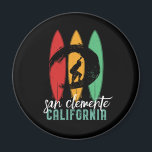 Imã San Clemente Beach California Retro Surfing<br><div class="desc">Vintage retro surfboard design para surfistas que adoram surfar e andar pelas ondas do oceano. Férias legal de Verão, mercadorias de férias de primavera para aqueles que desfrutam de sol quente, clima tropical, banho de sol debaixo da palmeira. Design para vestir encolhido e angustiado enquanto aproveita a festa na praia...</div>