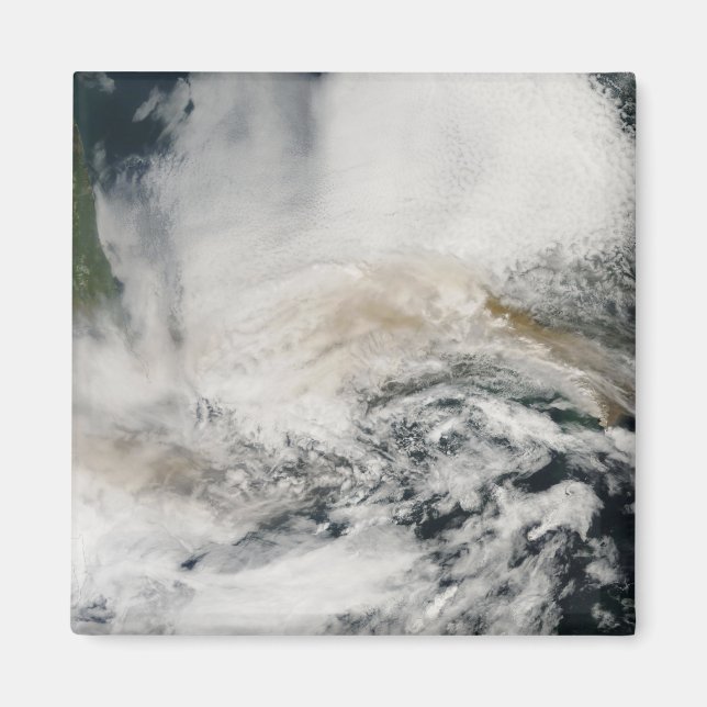 Imã Sarychev Pico soprando através do mar de Okhotsk (Frente)