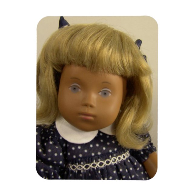 Ímã Sasha Puppe / Sasha Doll Premium Flexi Magnet (Vertical)