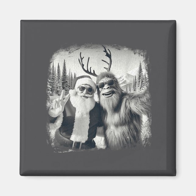 Imã Sasquatch 67 Christmas Tree Funny Santa Bigfoot  (Frente)