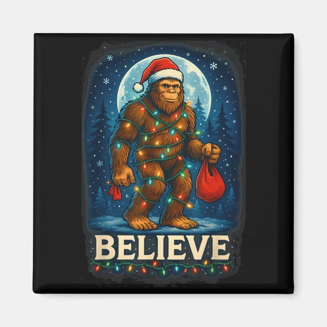 Imã Sasquatch Christmas Lights Holiday Believe  (Frente)