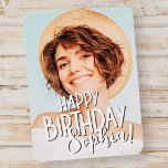 Ímã Saudação de Aniversário da Foto Personalizada e Le<br><div class="desc">A design é moderna e simples. Adicione uma foto personalizada do celebrante de aniversário e adicione seu nome.</div>