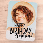 Ímã Saudação de Aniversário da Foto Personalizada e Le<br><div class="desc">A design é moderna e simples. Adicione uma foto personalizada do celebrante de aniversário e adicione seu nome.</div>