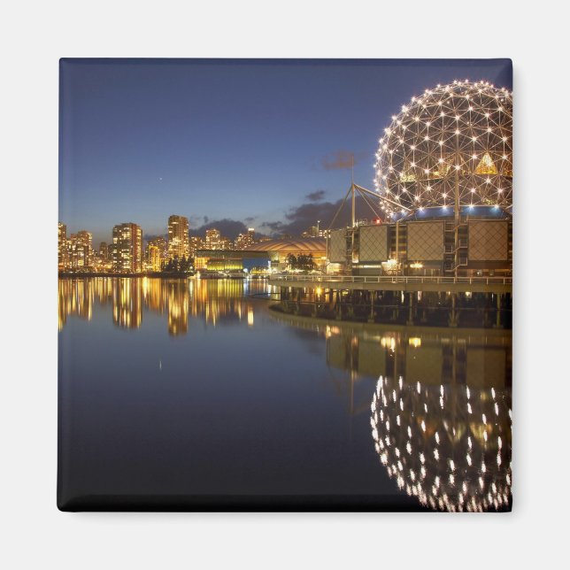 Imã Science World e CBD refletidos em False Creek, (Frente)