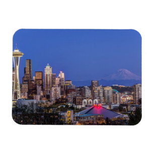 Ímã Seattle, centro e Mt. Rainier ao crepúsculo