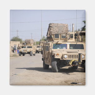 Imã Segurança da conduta de Humvee durante uma
