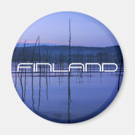 Imã Serene e lago névoa após ímã de chuva pesada