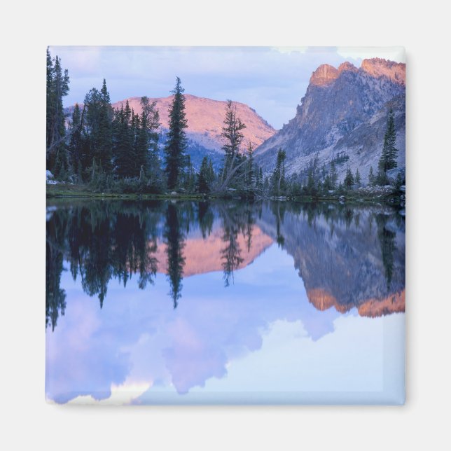 Imã Serrilhado Wilderness, Idaho. EUA. Cúmulus (Frente)