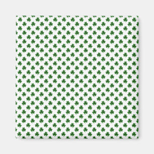 Imã Shamrock verde de 2 tonalidades em Rua branca. Ves